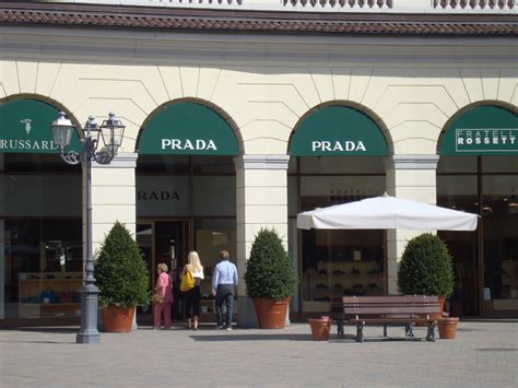 prada outlet serravalle prezzi|prada outlet stores.